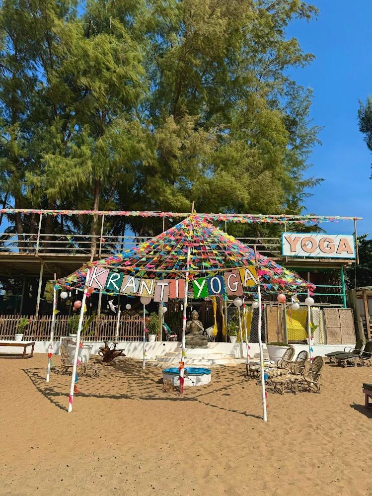 Kranti Yoga Tradition - Beach Resort Patnem Beach Exterior foto